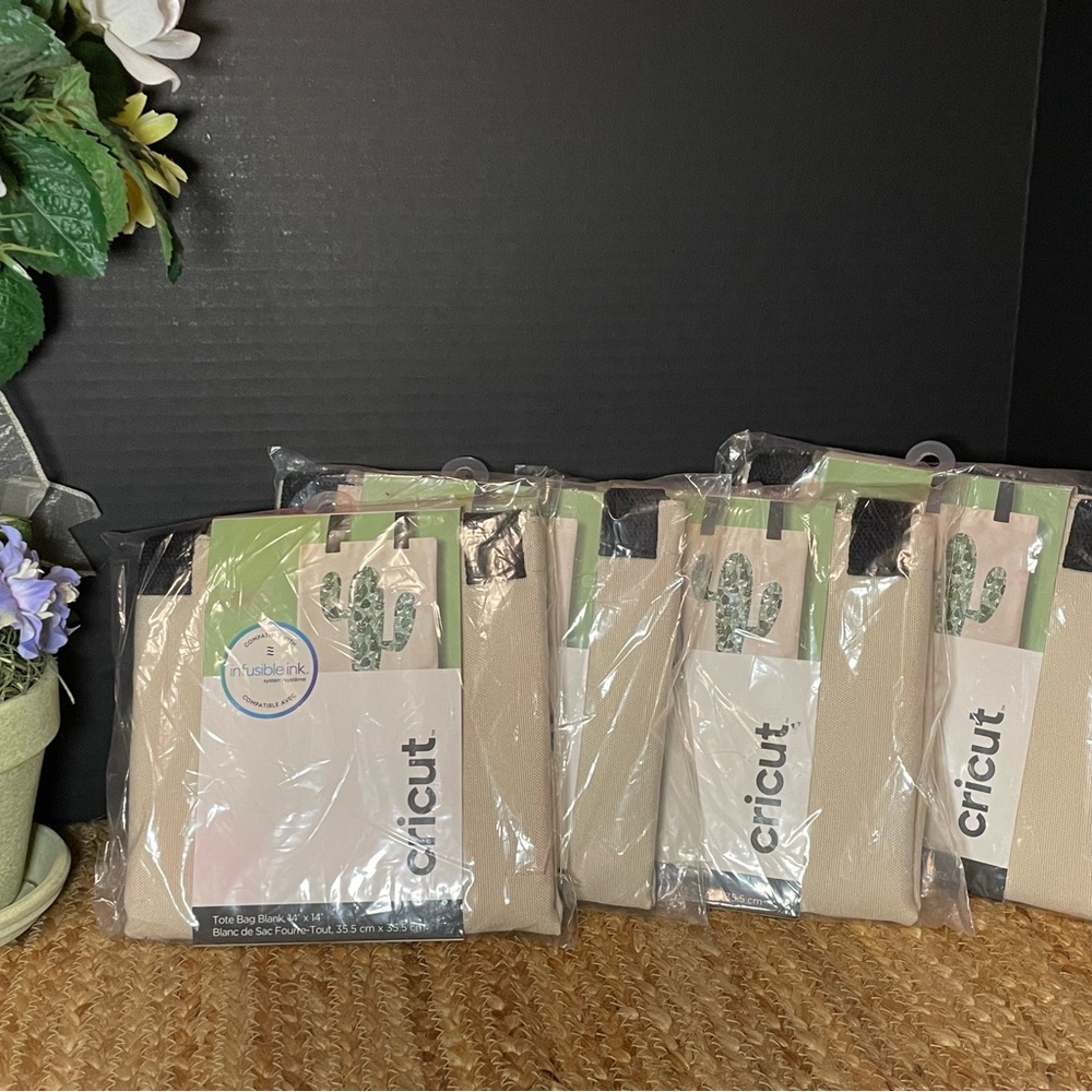 Cricut Blank Tote Bag Cream & Black. 14x14